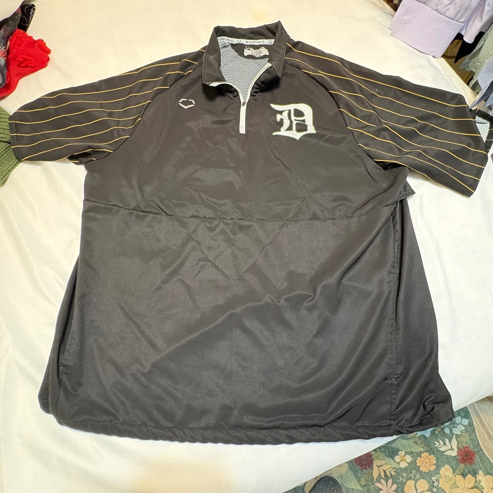 EvoShield Mens Detroit Tigers Gold Pinstripe Short Sleeve 1/4 Zip Windshirt